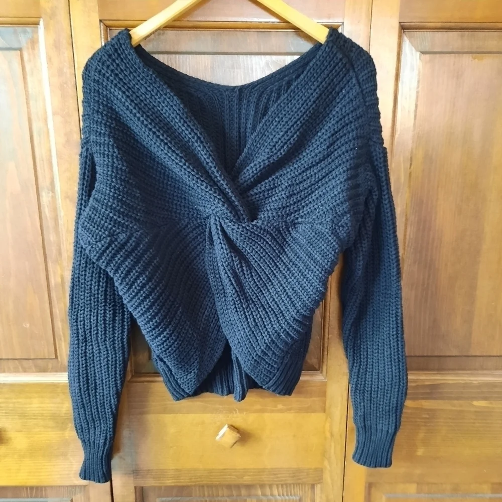 Black chunky ribbed knit crewneck sweater with back v-neck twist knot